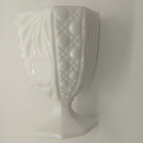 L. E. Smith  Candy Dish Covered Lidded Apothecary Jar 9"  White Milk Glass - Picture 8 of 9